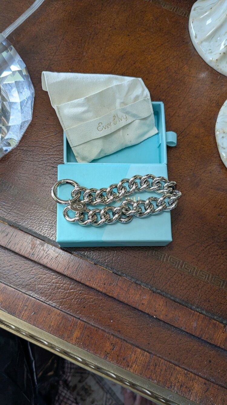 Ever & Ivy Simply Irrestible Rhodium Silvery Chain Bracelet Never worn - Picture 2 of 8